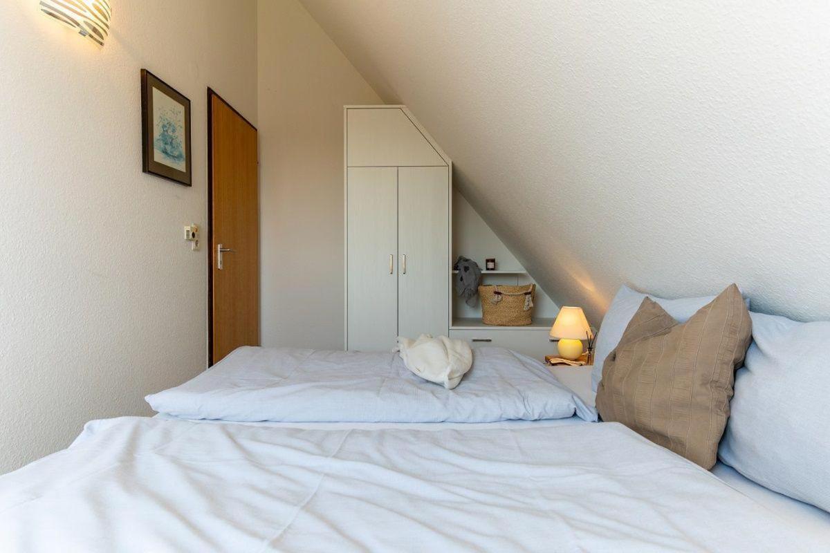 Am-Hohen-Ufer-Reetdach-Haus-Ocean-Breeze-136 Villa โกรสเซนโบรเดอ ภายนอก รูปภาพ