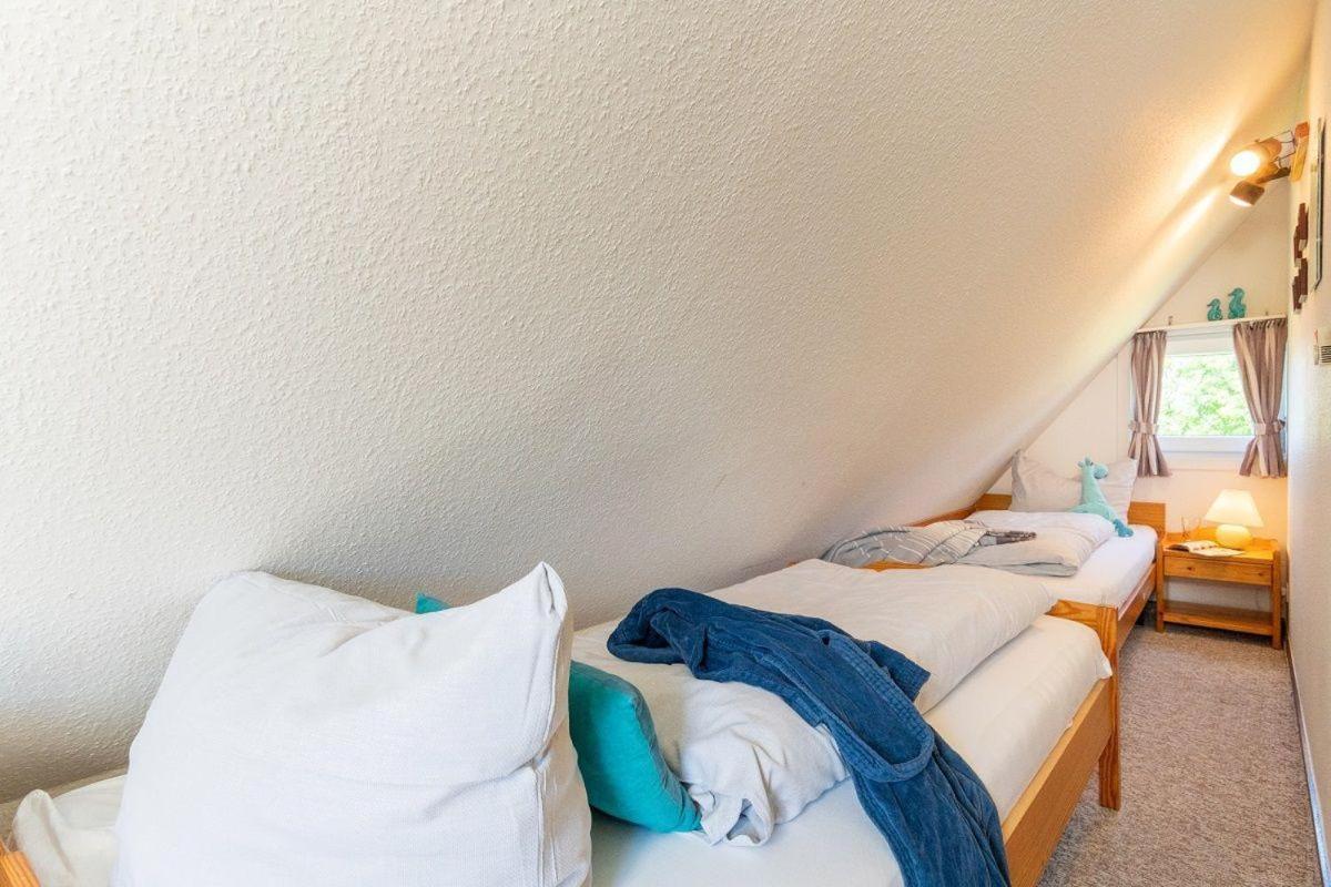 Am-Hohen-Ufer-Reetdach-Haus-Ocean-Breeze-136 Villa โกรสเซนโบรเดอ ภายนอก รูปภาพ