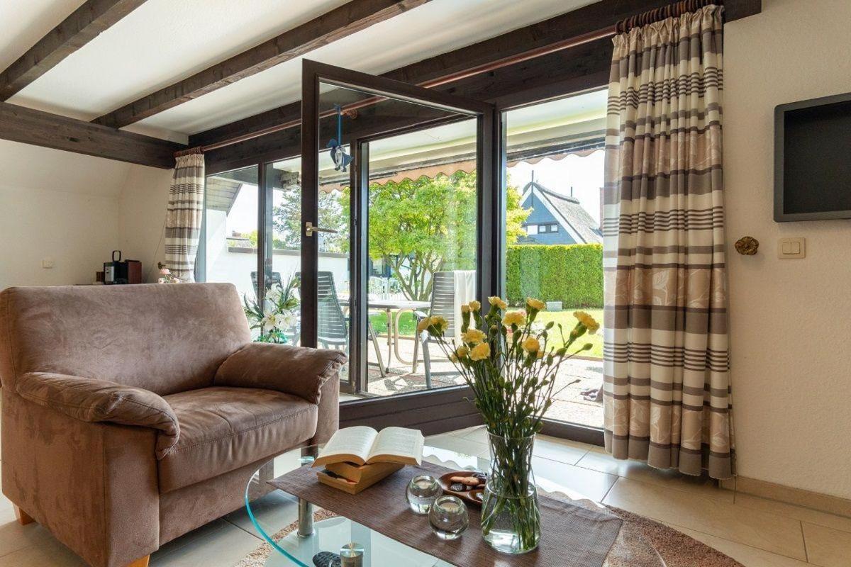 Am-Hohen-Ufer-Reetdach-Haus-Ocean-Breeze-136 Villa โกรสเซนโบรเดอ ภายนอก รูปภาพ