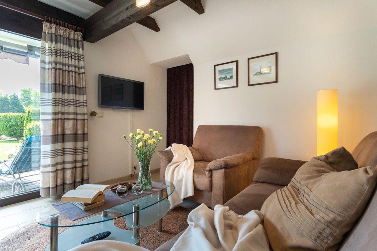 Am-Hohen-Ufer-Reetdach-Haus-Ocean-Breeze-136 Villa โกรสเซนโบรเดอ ภายนอก รูปภาพ