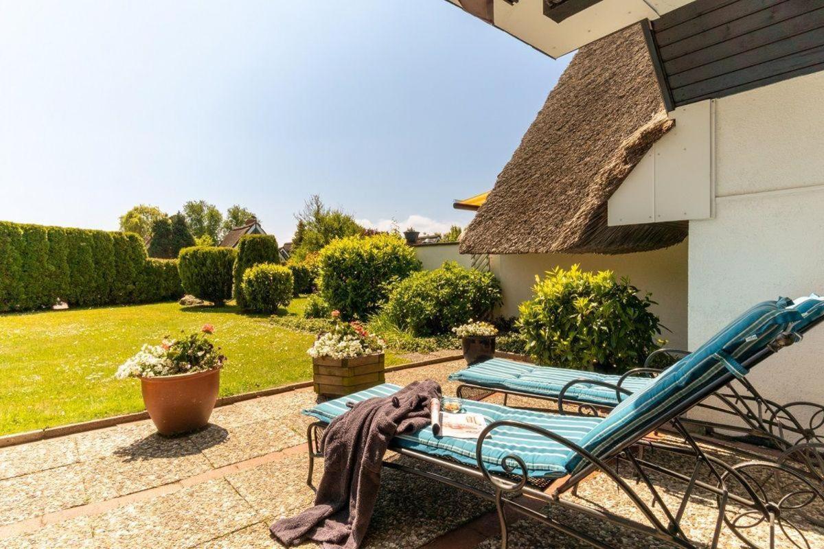 Am-Hohen-Ufer-Reetdach-Haus-Ocean-Breeze-136 Villa โกรสเซนโบรเดอ ภายนอก รูปภาพ